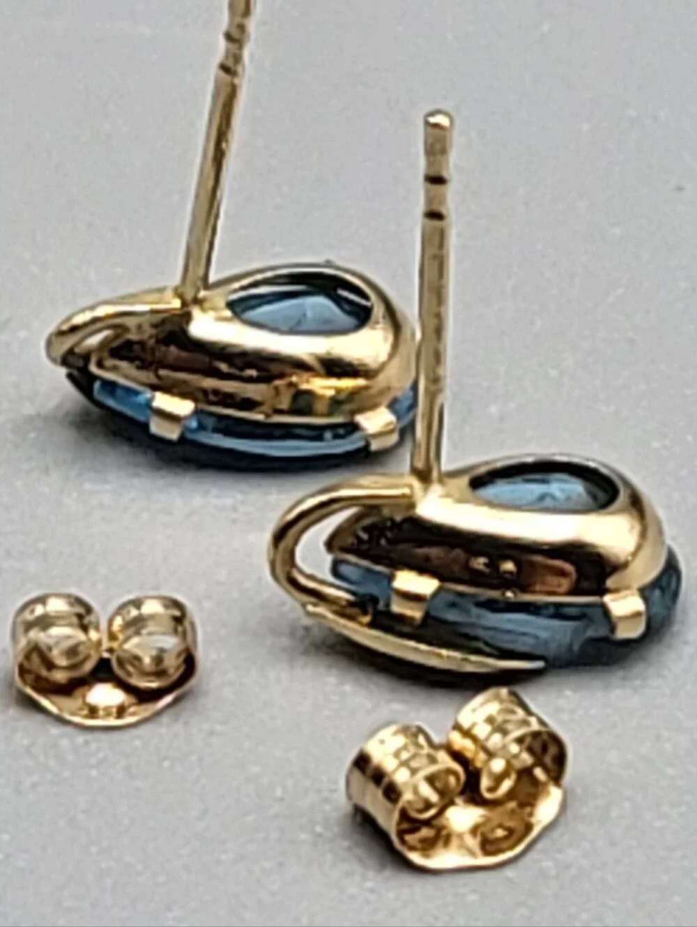 14k Gold Topaz Teardrop/ Pear w Leaf Stud Estate Mid-Century Vintage Swiss Blue